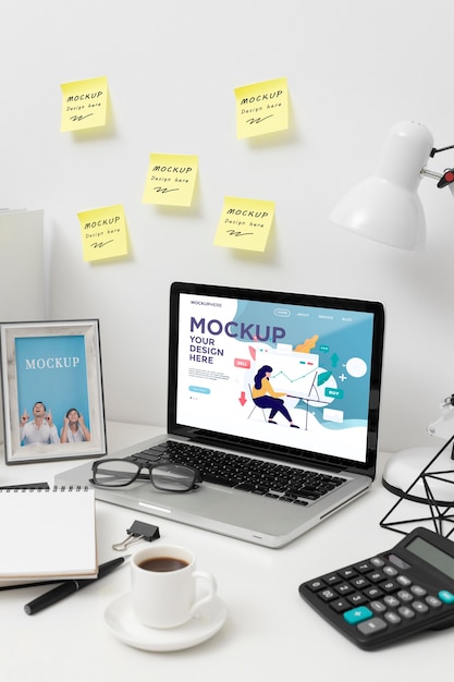 Vooraanzicht van het model van het bureauconcept