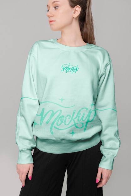 PSD vrouw die sweatshirtsmodel draagt