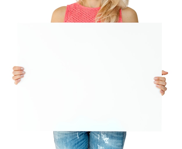 Vrouw handen houden Toon blanco papier bord