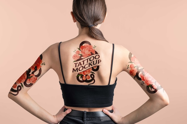 PSD vrouw met tatoeage op de rug