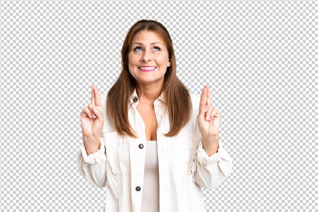 Vrouw van middelbare leeftijd over een geïsoleerde achtergrond met vingers overeind.