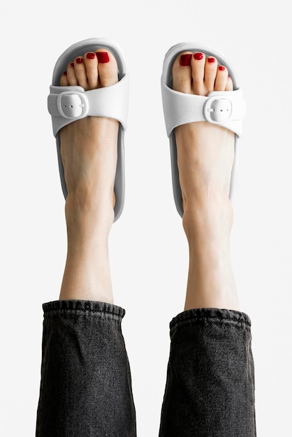 Vrouwen witte sandalen psd kleding mockup