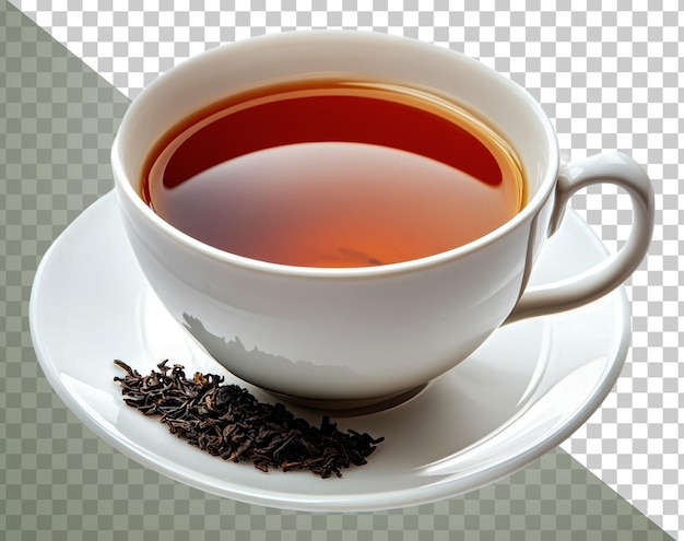 茶葉を入れた温かいカップの黒茶を皿に切り出した