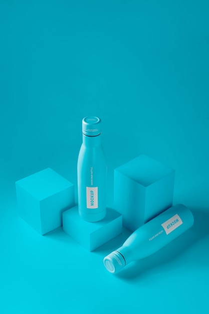 PSD Макет бутылки с каплями воды