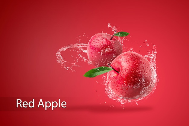 PSD water spatten op verse rode appel op rode achtergrond.