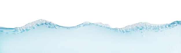 空白の背景に波が浮かんでいる水面