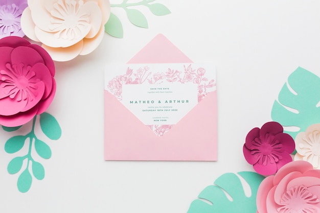 Свадебный пригласительный макет с бумажными цветами