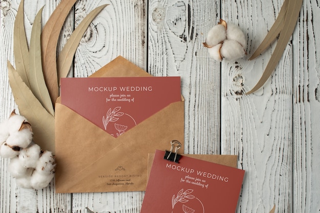 PSD tavolo da matrimonio con mockup di invito