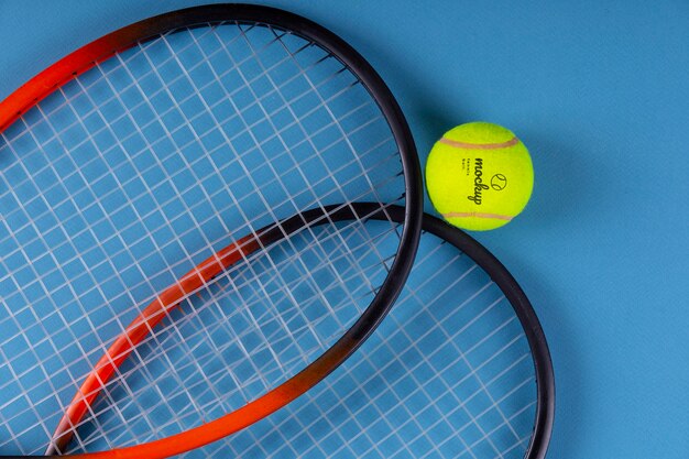 PSD weergave van mock-up tennisbal en tennisracket