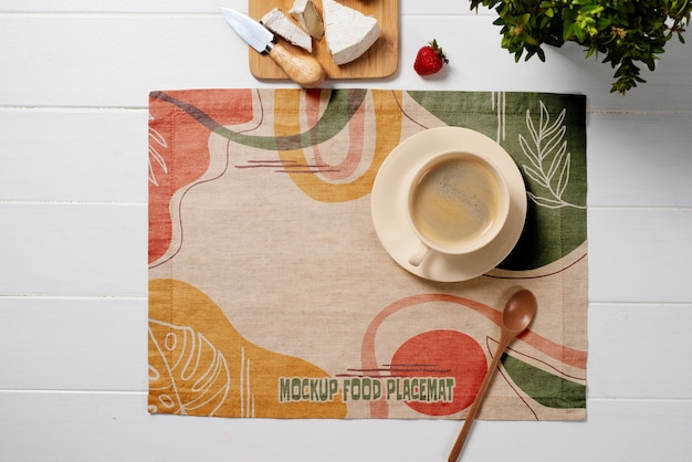 PSD weergave van restaurant tafelopstelling met placemat mock-up