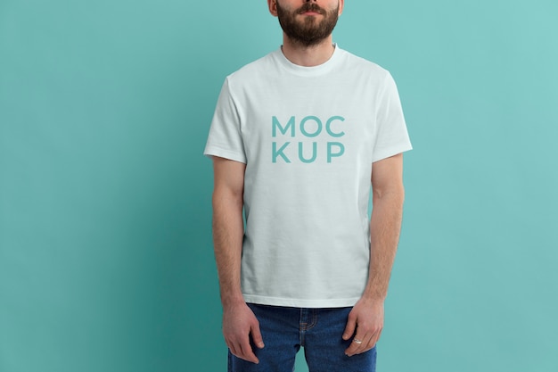 PSD modello di mockup di t-shirt bianca