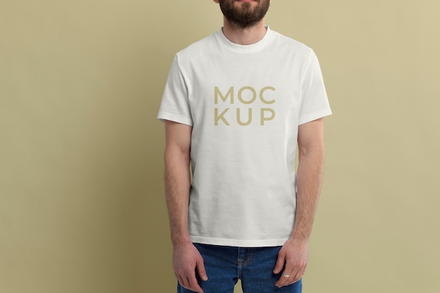 PSD modello di mockup di t-shirt bianca