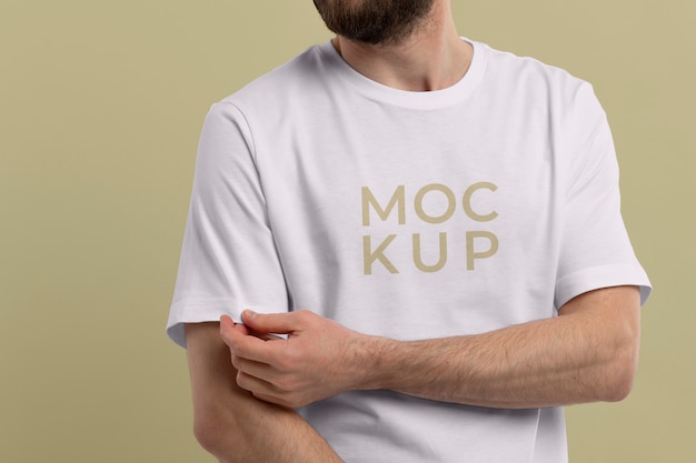 Modello di mockup di t-shirt bianca