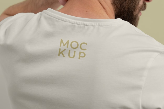 PSD modello di mockup di t-shirt bianca