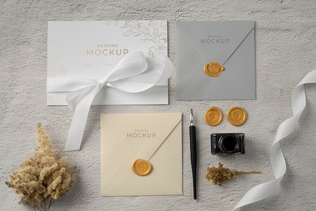 Widok z góry eleganckiej makiety zaproszenia na ślub