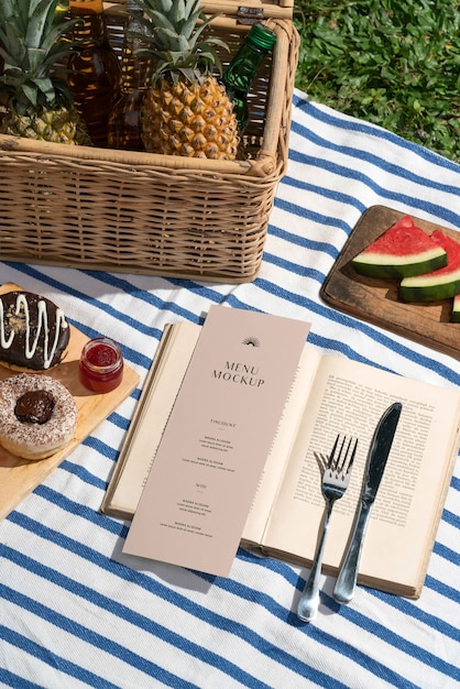 Widok z góry na letnie menu ze składnikami