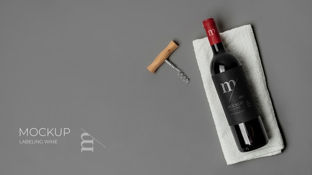 Design del mockup dell'etichetta della bottiglia di vino