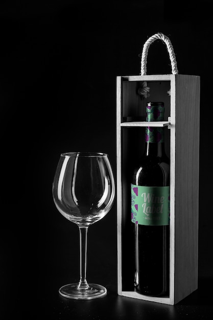 Mockup di vino con scatola di legno