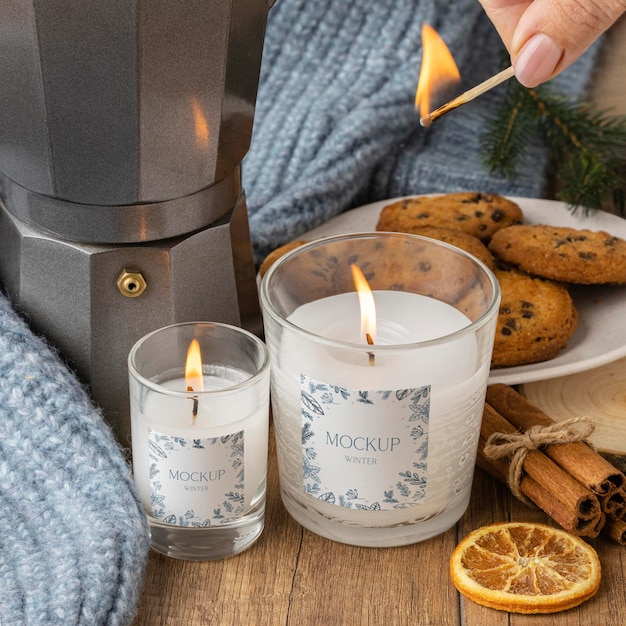 PSD assortimento di hygge invernale con mock-up di candele