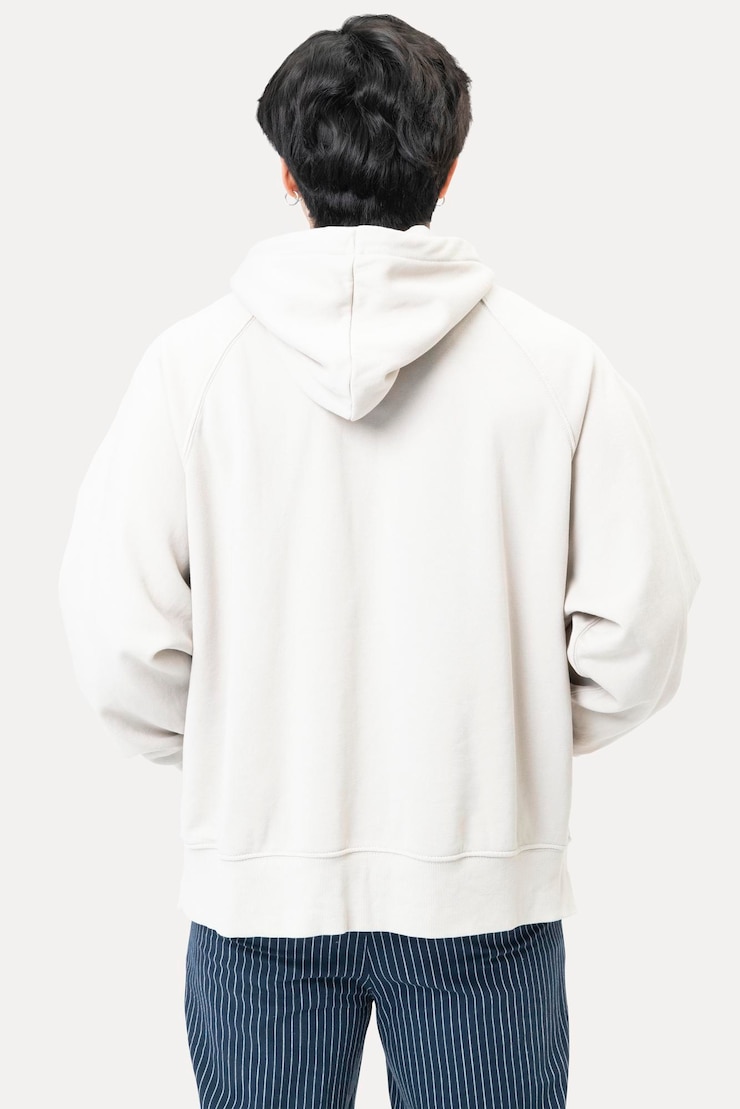 PSD winter kleding hoodie psd mockup mannen mode shoot achtergrond