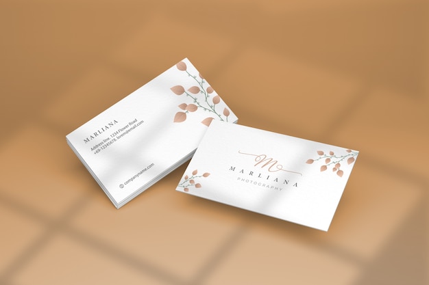 Wit visitekaartje mockup met vensterschaduwen