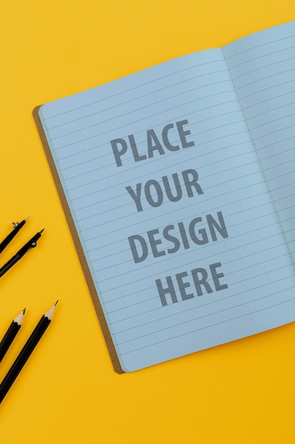 Witte boek met twee pennen Mockup PSD
