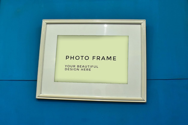 witte fotolijst op landhuismuurmodel