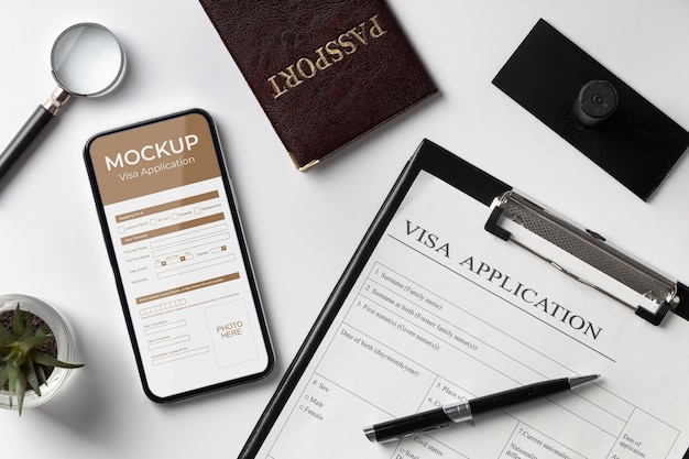 PSD wniosek wizowy makieta w smartfonie na stole z paszportem i dokumentami