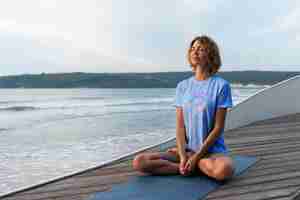 PSD woman doing yoga with shirt mockup design