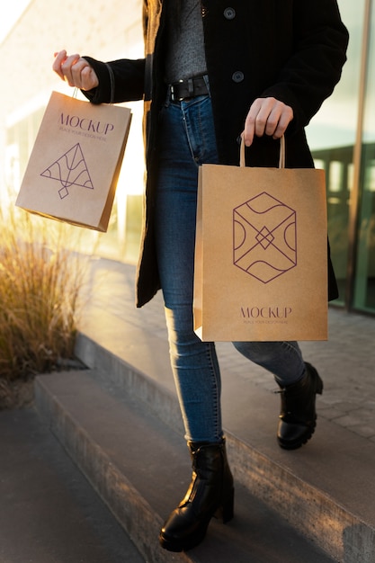 PSD woman holding luxurious shopping bag outdoors