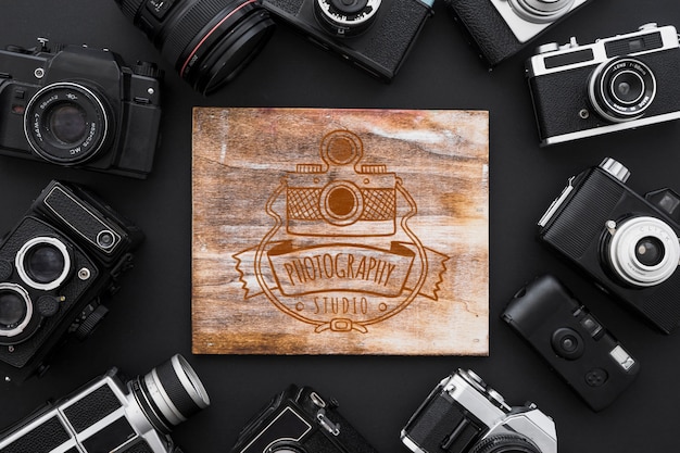 Mockup di tavola di legno con il concetto di fotografia