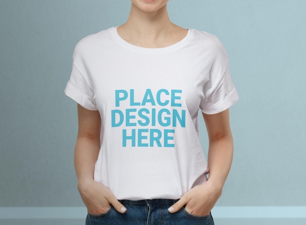 ウッドマンの白いTシャツの正面図のモックアップ アパレルと衣類のモックアップデザイン psdモックアップ
