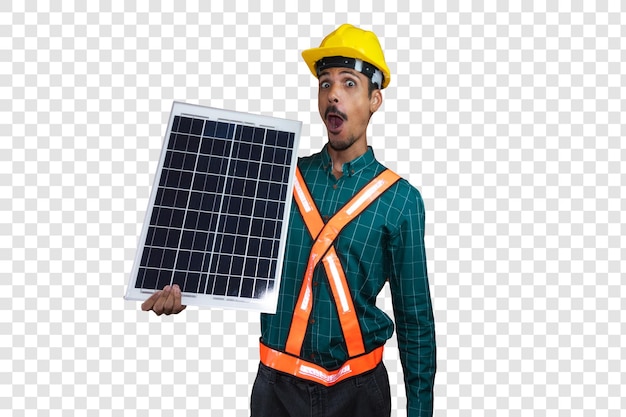 Lavoratore con casco e dispositivi di protezione individuale in possesso di un pannello solare fotovoltaico isolato