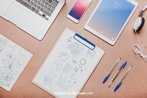 Mockup dell'area di lavoro con appunti