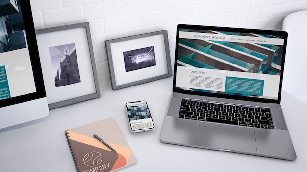 PSD workspace mockup con computer