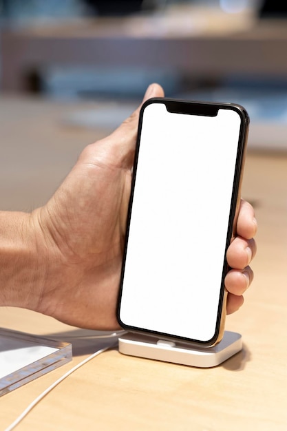 Wyświetlacz produktu na ekranie telefonu w sklepie psd