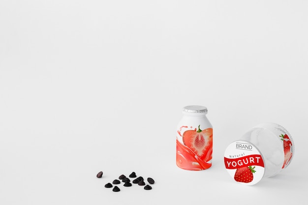 PSD mockup di tazza di yogurt