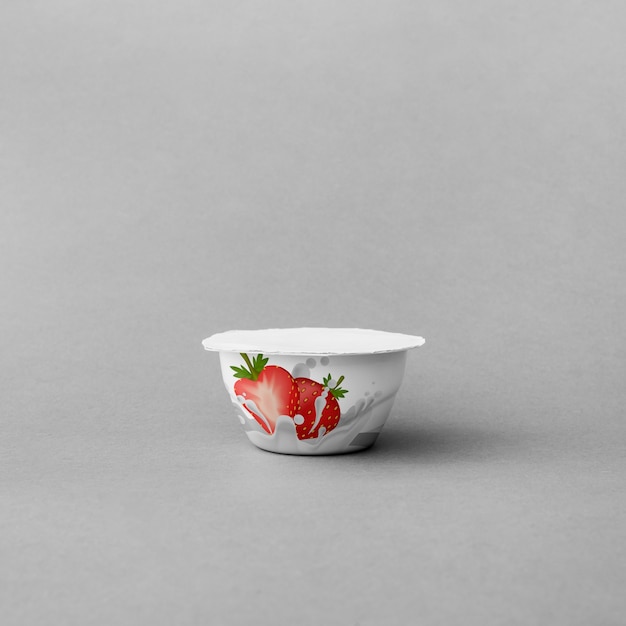 PSD mockup di tazza di yogurt