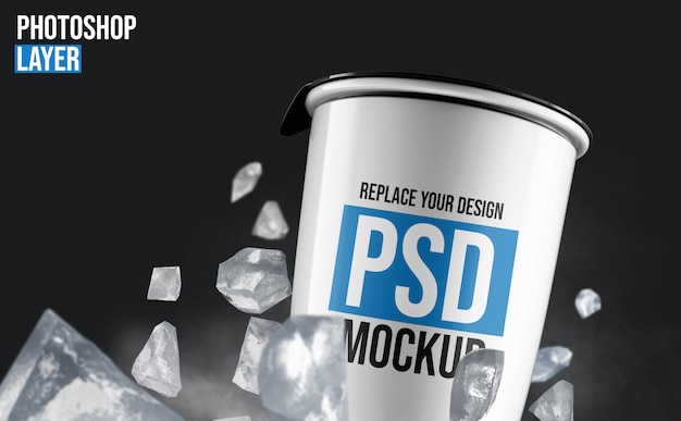 PSD Йогурт чашка с кубиками льда макет