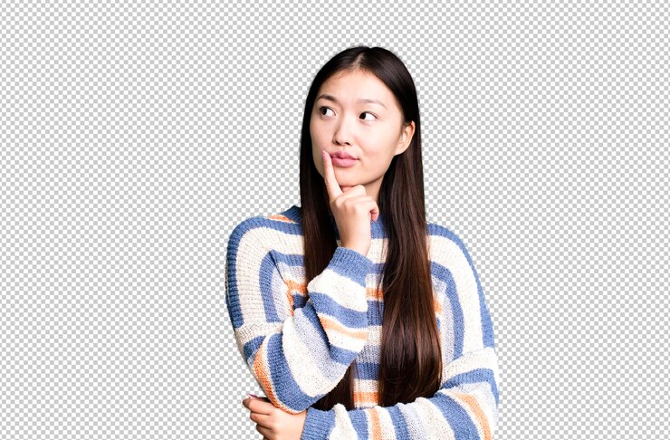 PSD 측면에 복사 공간이 있는 젊은 성인 꽤 아시아 표현 여자