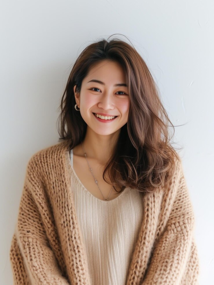 PSD 透明な背景のカジュアルウェアを着た若いアジア人女性