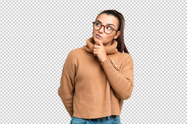 PSD 孤立したクロマキー背景の上に若い美しい女性と見上げる