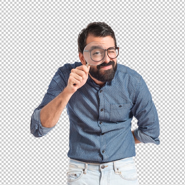 Uomo giovane hipster con lente di ingrandimento