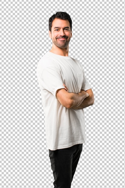 Giovane uomo con la camicia bianca mantenendo le braccia incrociate in posizione laterale mentre sorridendo