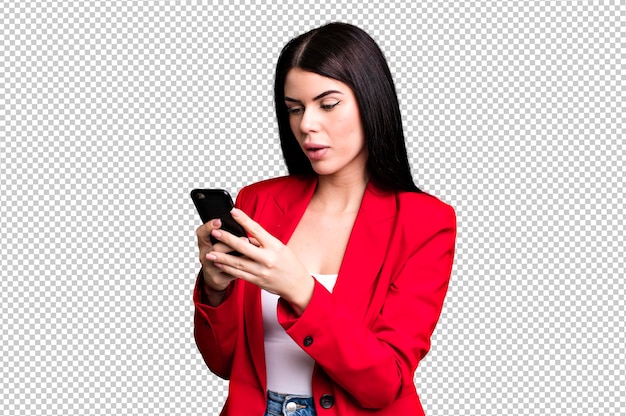 Молодая красивая деловая женщина с помощью своего смартфона