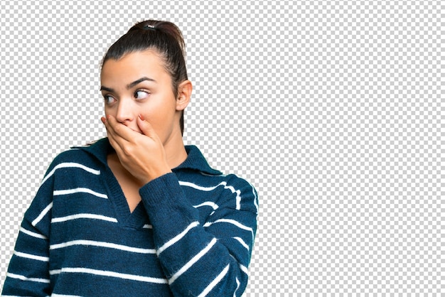 若い美しい女性が孤立したクロマキー背景を越えて
