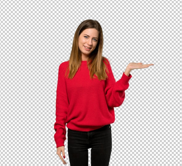 PSD giovane donna con maglione rosso tenendo copyspace immaginario sul palmo per inserire un annuncio