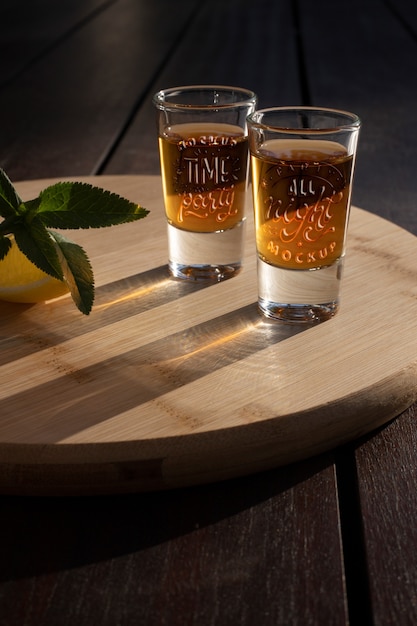 Zbliżenie do makiety szklanki z tequilą