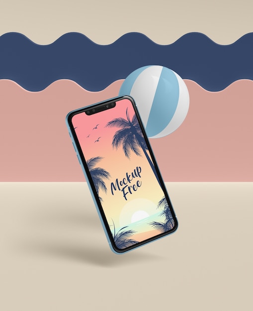 Zomer concept met telefoon en bal