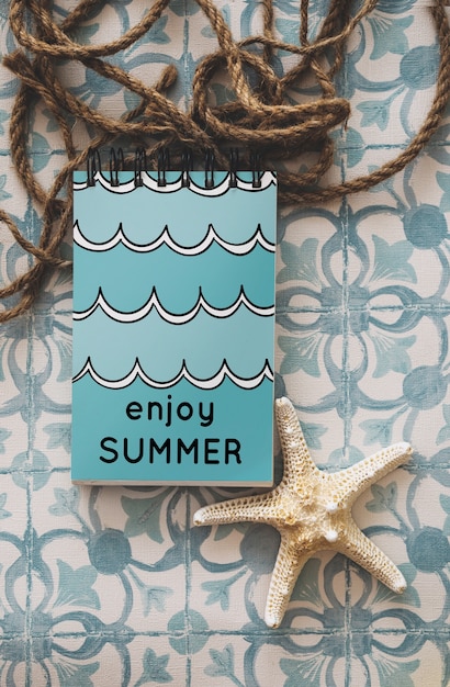 PSD zomer mockup met kladblok